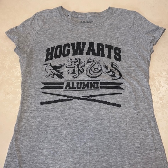 Warner Bros. Tops - Hogwarts Alumni T-Shirt Gray Junior Size XL